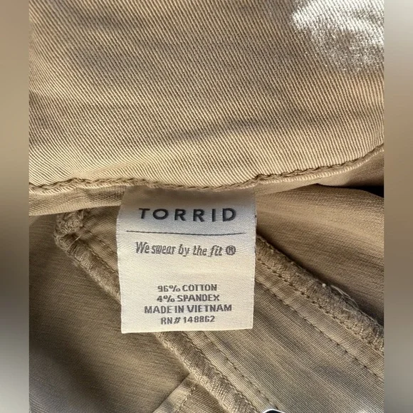 NWT Torrid Stone Belted Twill Shorts size 12 - Picture 5 of 6
